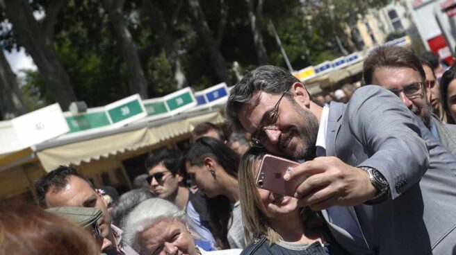 Máxim Huerta, ministro de Cultura, en la Feria del Libro.