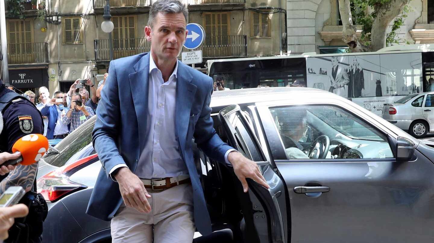 Iñaki Urdangarin llega a la Audiencia de Palma.