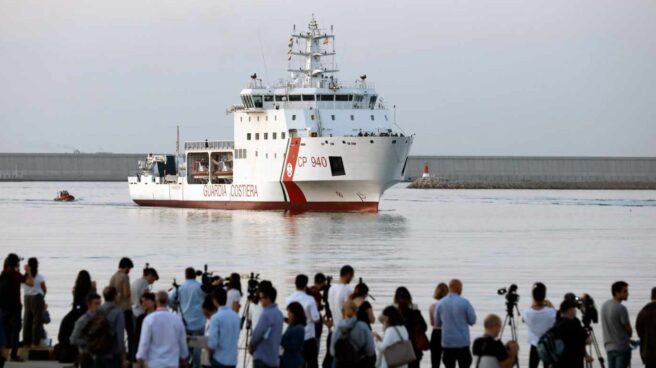 Llegada a Valencia del primer barco de la flotilla del Aquarius.