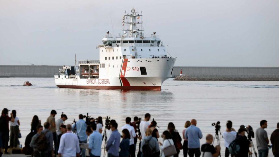 Llegada a Valencia del primer barco de la flotilla del Aquarius.