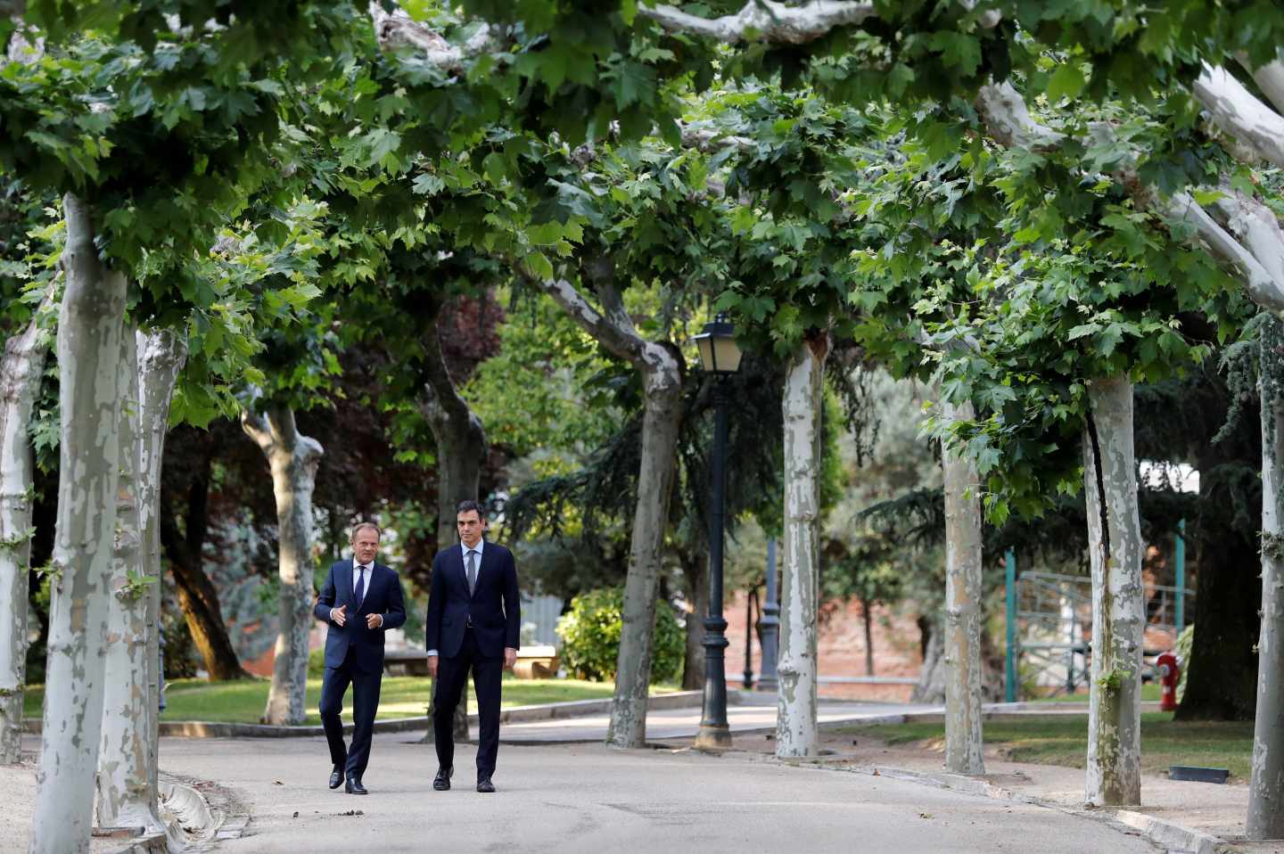 Sánchez abre la Moncloa a prensa extranjera para combatir la propaganda del 'procés'