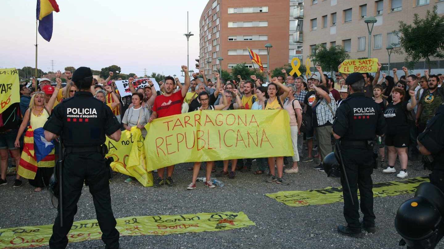 Protesta en Tarragona contra el Rey en los Juegos del Mediterráneo.