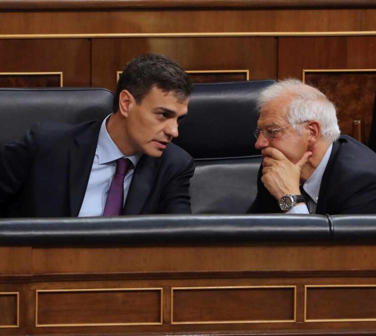 Sánchez explica su alianza con Merkel: más dinero para España y menos migración hacia Alemania