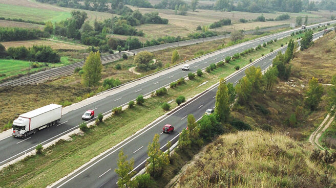 Imagen de la AP-1 entre Burgos y Armiñón, cuya concesión vence el próximo mes de noviembre. Desde entonces será gratis.