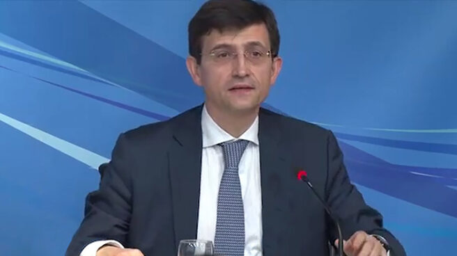 La juez que investiga el caso del máster de Cifuentes imputa a un alto cargo de Rajoy Manuel Arenilla, director del Instituto Nacional de Administración Pública y docente en el máster que cursó Cristina Cifuentes.