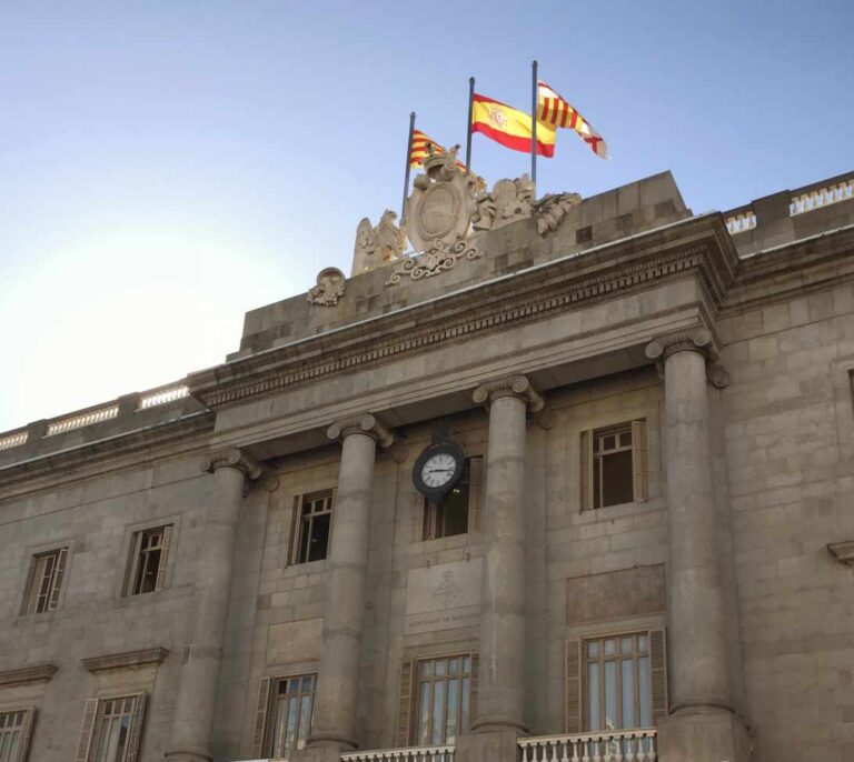 Colau "olvida" el 31 aniversario de Hipercor y no cuelga el lazo azul de las víctimas