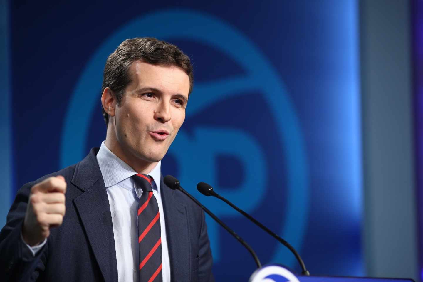 El vicesecretario de Comunicación del PP, Pablo Casado, ofreciendo una conferencia de prensa.