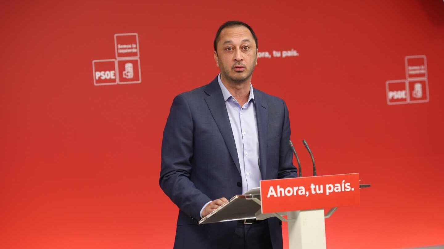 Alfonso Rodríguez Gómez de Celis, en una comparecencia informativa en la sede del PSOE.