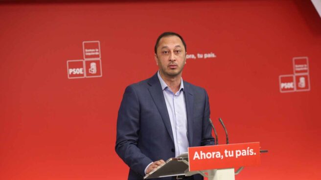 Alfonso Rodríguez Gómez de Celis, en una comparecencia informativa en la sede del PSOE.