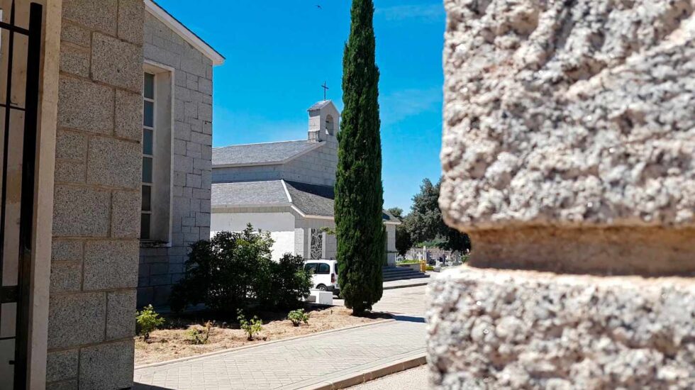 Entrada del Cementerio de Mingorrubio y el panteón de la familia Franco.