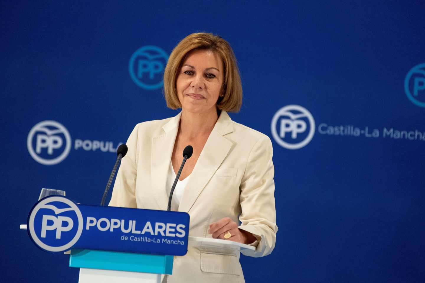 La secretaria general del PP y presidenta del partido en Castilla-La Mancha, María Dolores de Cospedal, durante su intervención ante la Junta Directiva Regional del PP de Castilla-La Mancha donde ha anunciado su candidatura para presidir el PP.