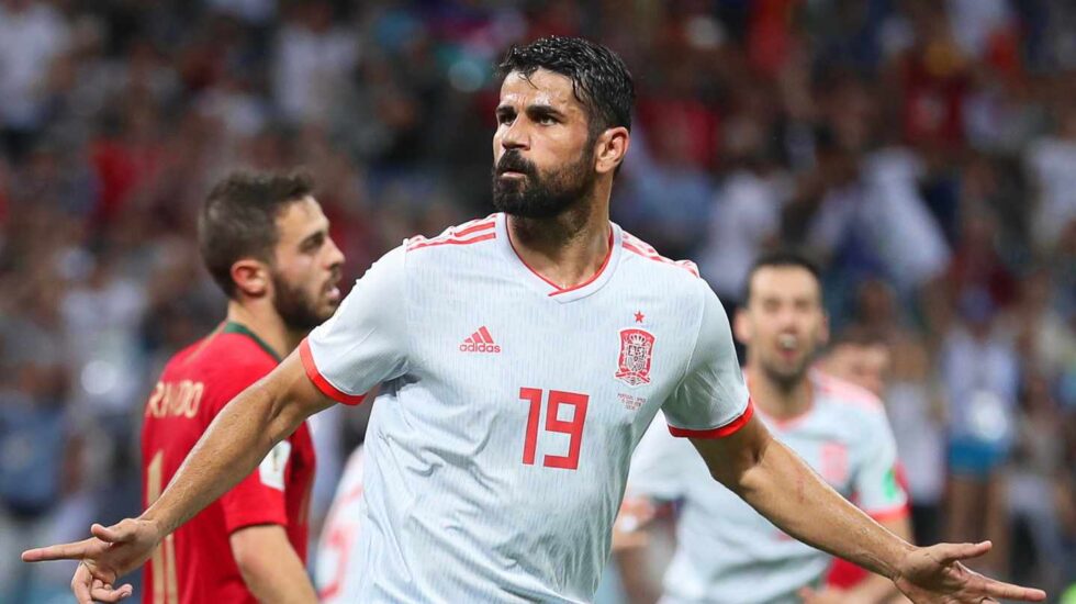 Diego Costa celebra uno de los goles a Portugal.