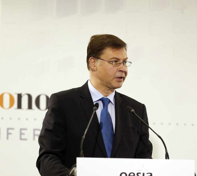 Bruselas pide a Sánchez mantener los parámetros presupuestarios del Gobierno de Rajoy