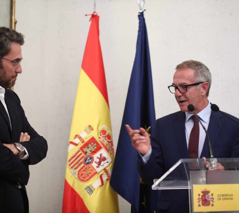 Màxim Huerta da el relevo a Guirao: "Como si de un libro se tratara, paso página"