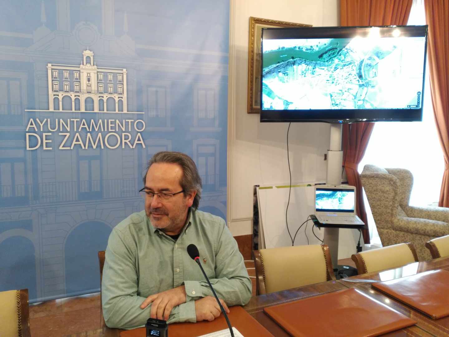 Guarido en una rueda de prensa municipal.