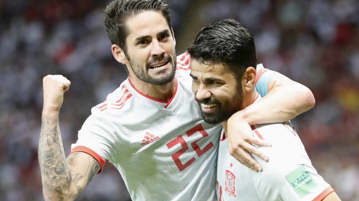 Isco y Diego Costa celebran el primer gol de España frente a Irán.