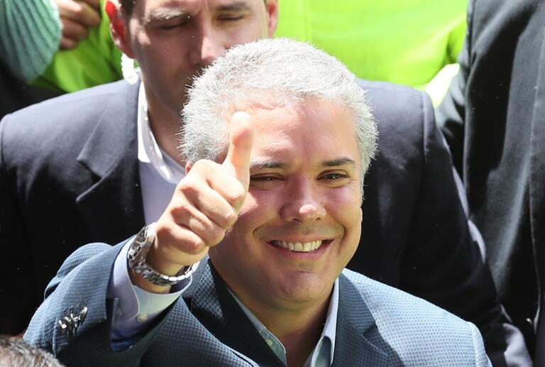 El centrista Iván Duque gana en Colombia