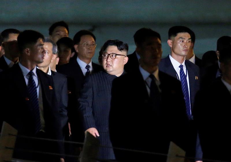 El líder norcoreano, Kim Jong-un, en un paseo nocturno por Singapur.