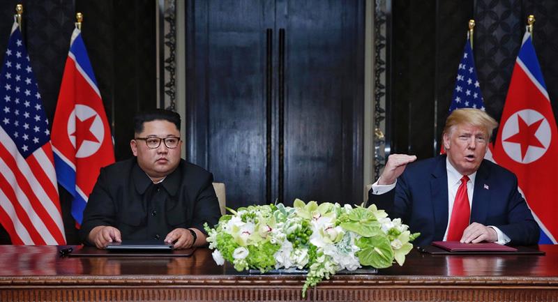 Kim Jong-un y Donald Trump firman un acuerdo histórico en Singapur.