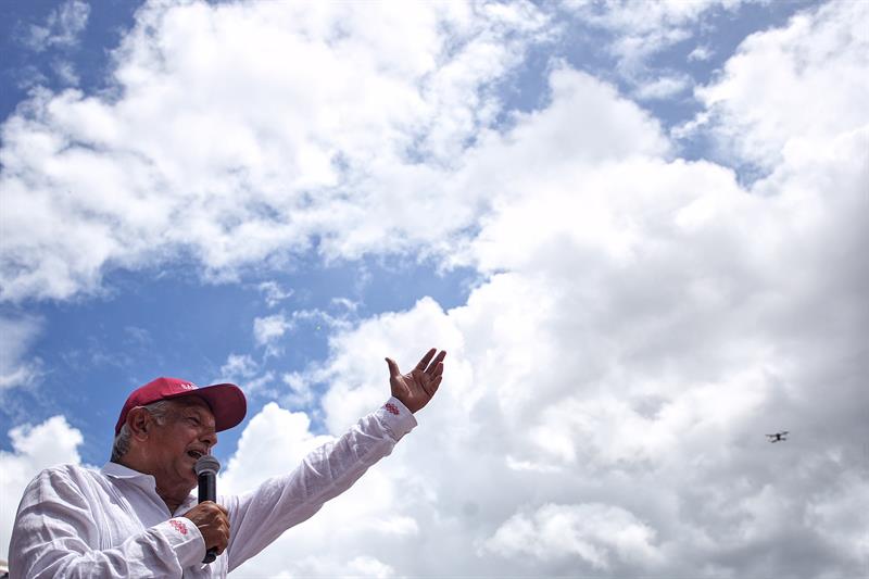 López Obrador, candidato a la Presidencia de México, en campaña electoral en el Yucatán.