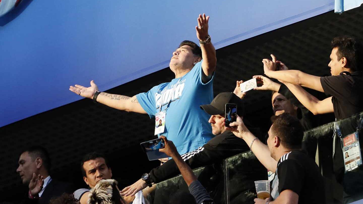 Maradona, en la tribuna.