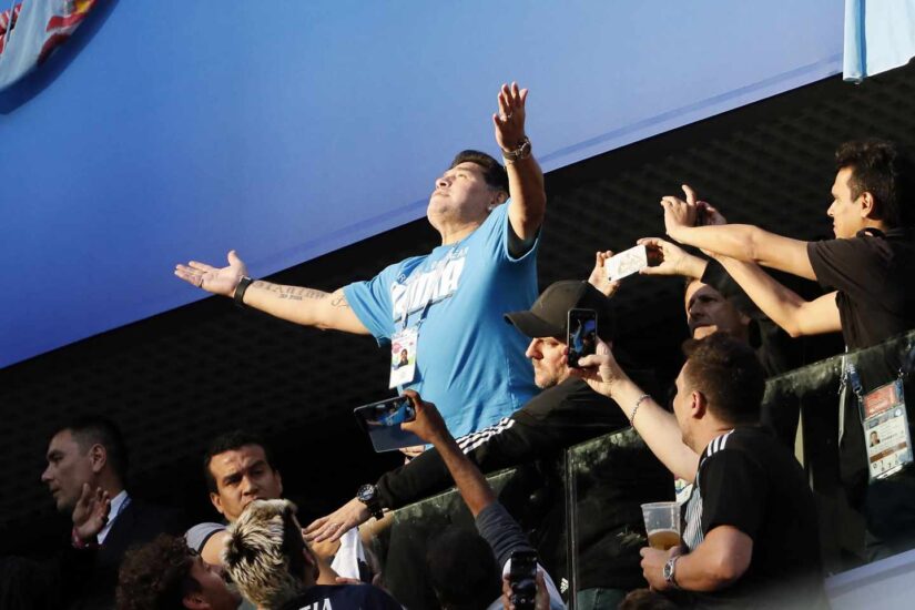 Maradona, en la tribuna.