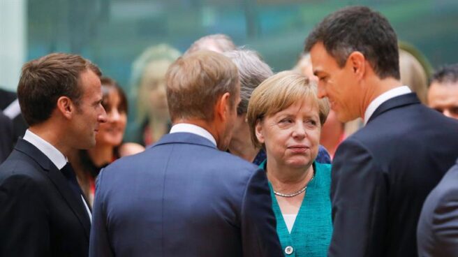 Merkel rodeada por Sánchez, Tusk y Macron La canciller, Angela Merkel, rodeada por Pedro Sánchez, Donald Tusk y Emmanuel Macron.