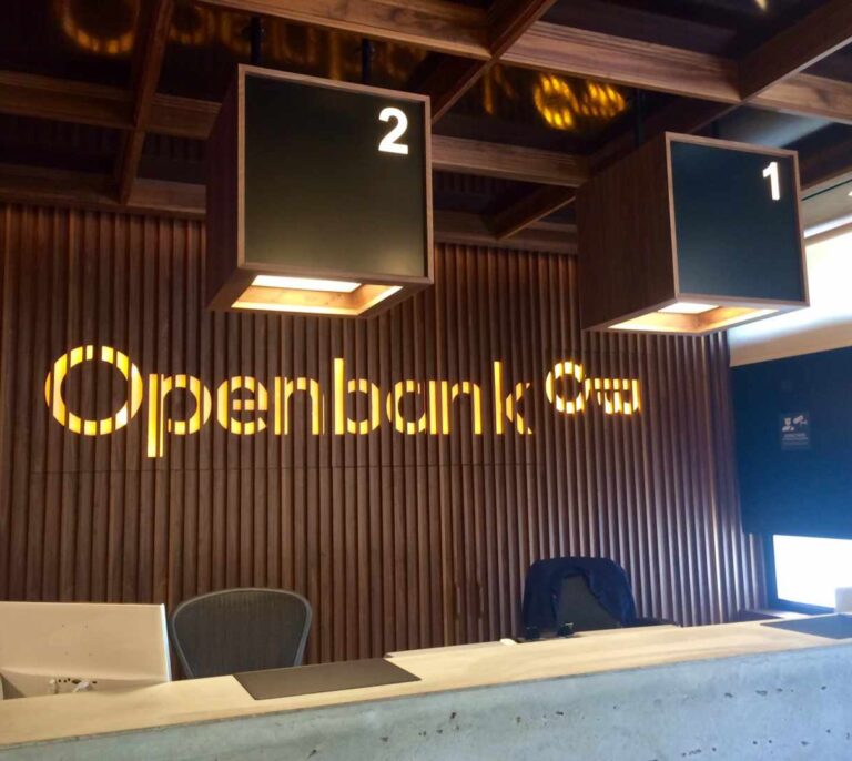 Comienza la batalla hipotecaria: Openbank rebaja el préstamo variable y asume los primeros 300 euros