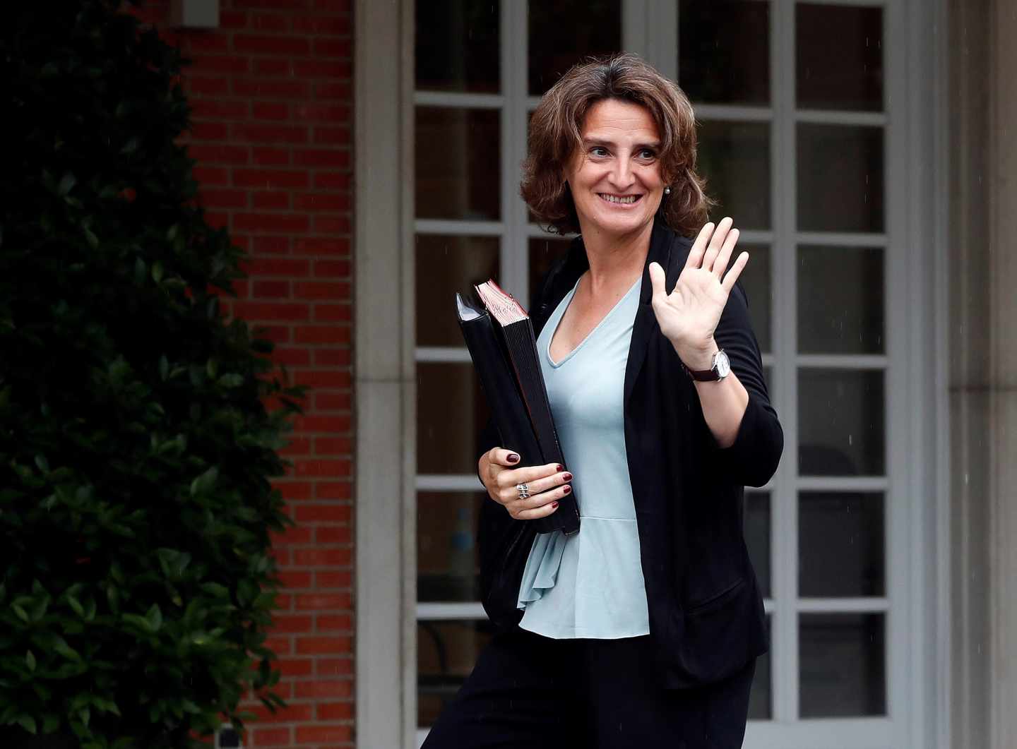 La ministra de Transición Ecológica, Teresa Ribera, llega al Palacio de la Moncloa.