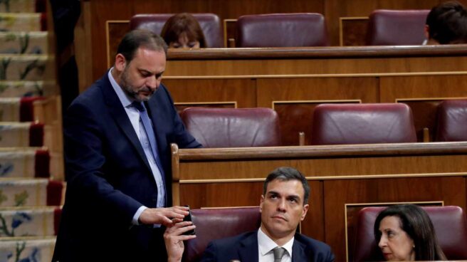 José Luis Ábalos, Pedro Sánchez y Margarita Robles. José Luis Ábalos, Pedro Sánchez y Margarita Robles.