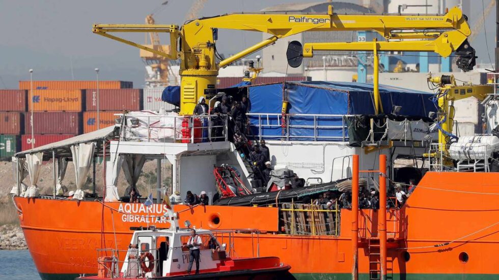 El Aquarius llega al puerto de Valencia.