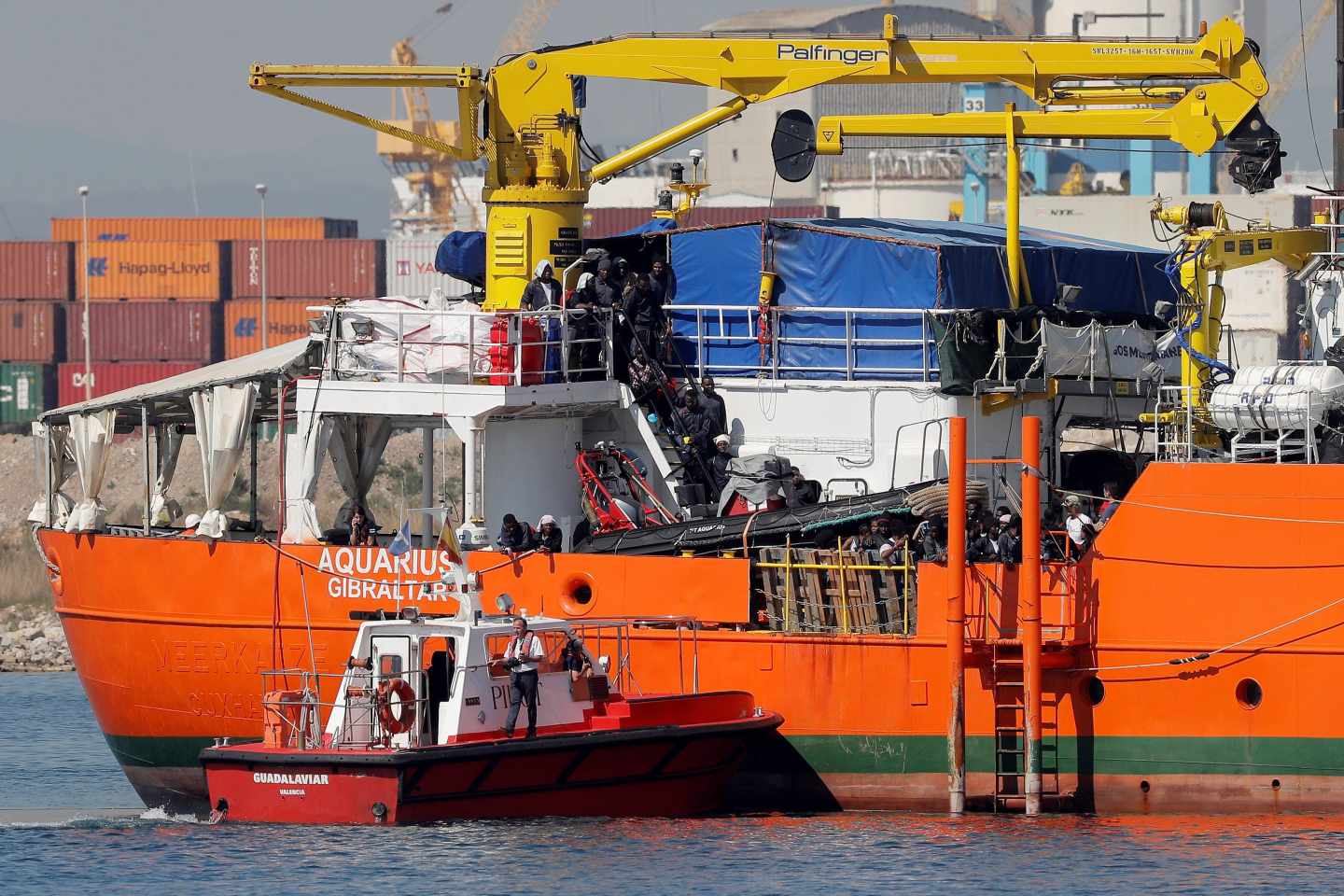 El Aquarius llega al puerto de Valencia.