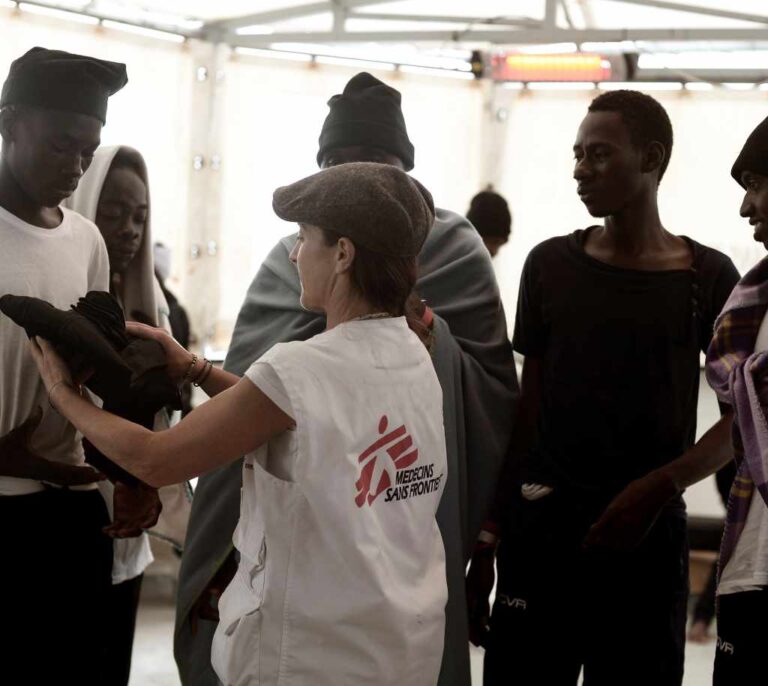 608 de los 629 migrantes del Aquarius han pedido asilo y 15 serán expulsados