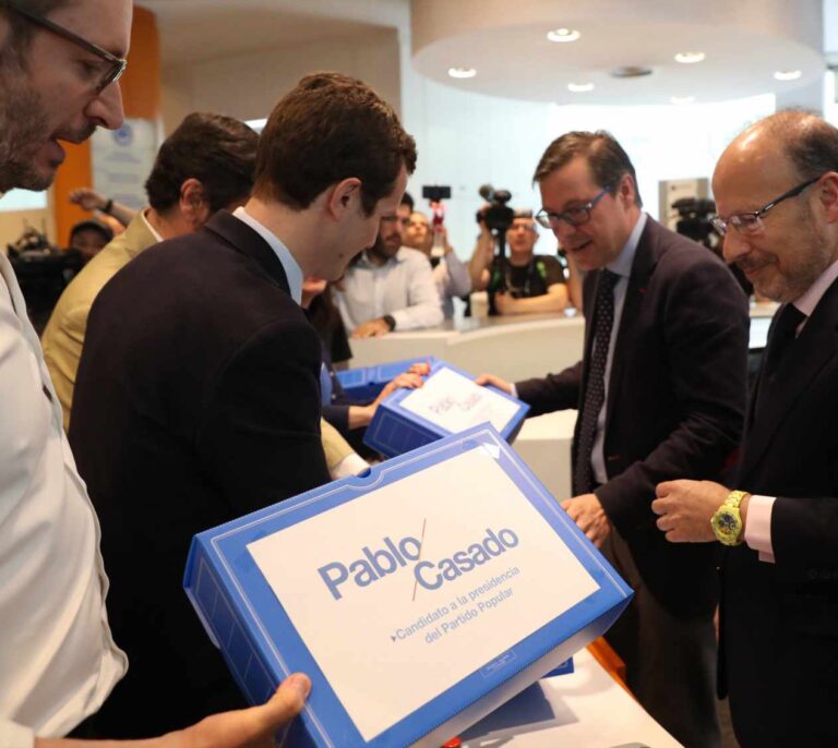 Doble vuelta y mayoría reforzada: ¿Cómo funcionan las primarias del PP?