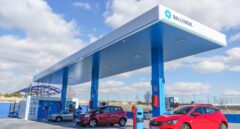 Las gasolineras 'low cost' lanzan otra ofensiva a Repsol y Cepsa con ahorros de hasta 25 céntimos por litro