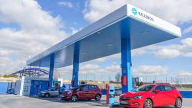 Las gasolineras 'low cost' lanzan otra ofensiva a Repsol y Cepsa con ahorros de hasta 25 céntimos por litro