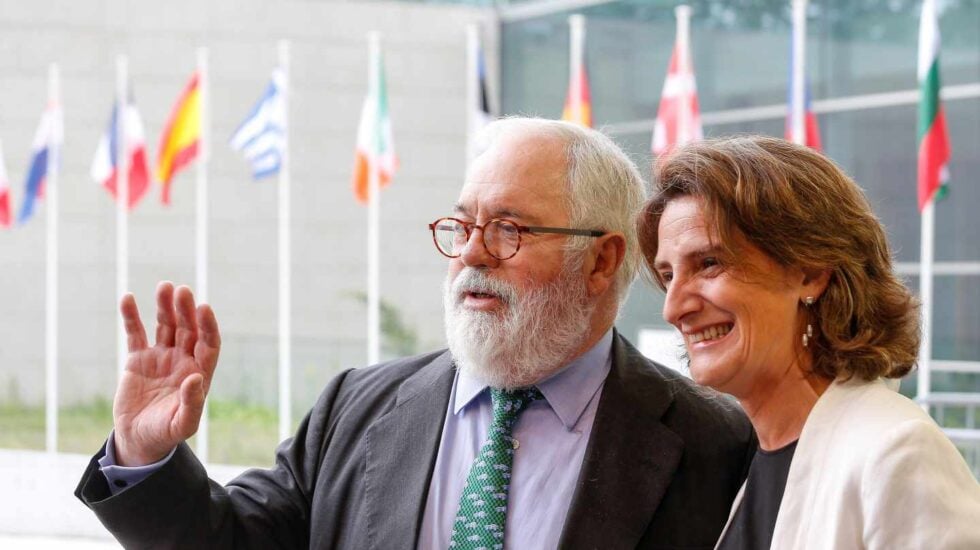 El comisario europeo de Energía y Acción Climática, Miguel Arias Cañete, y la ministra de Transición Ecológica, Teresa Ribera.