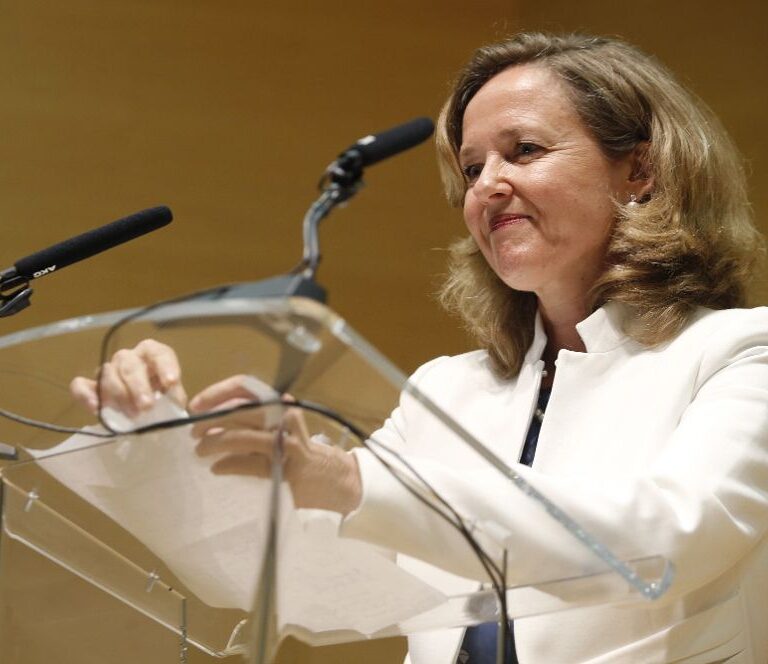 La firma de Javier Botín celebra la llegada de Calviño y Borrell, y advierte del 'riesgo Batet'