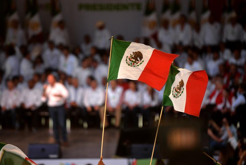 Simpatizantes del candidato oficialista José Antonio Meade, en su último mitin en Saltillo.