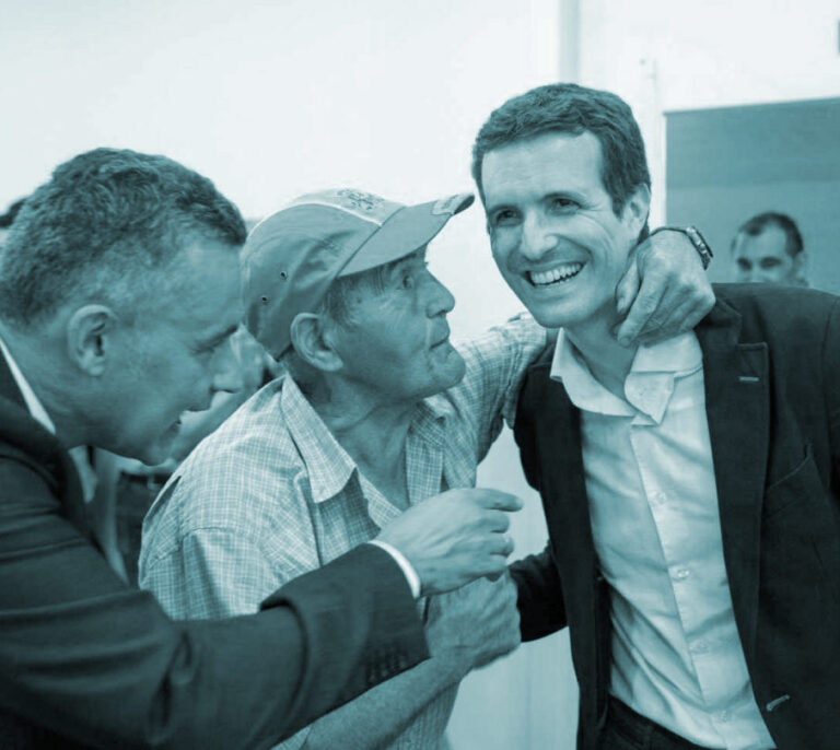 Pablo Casado contra los ojos de 'kryptonita'