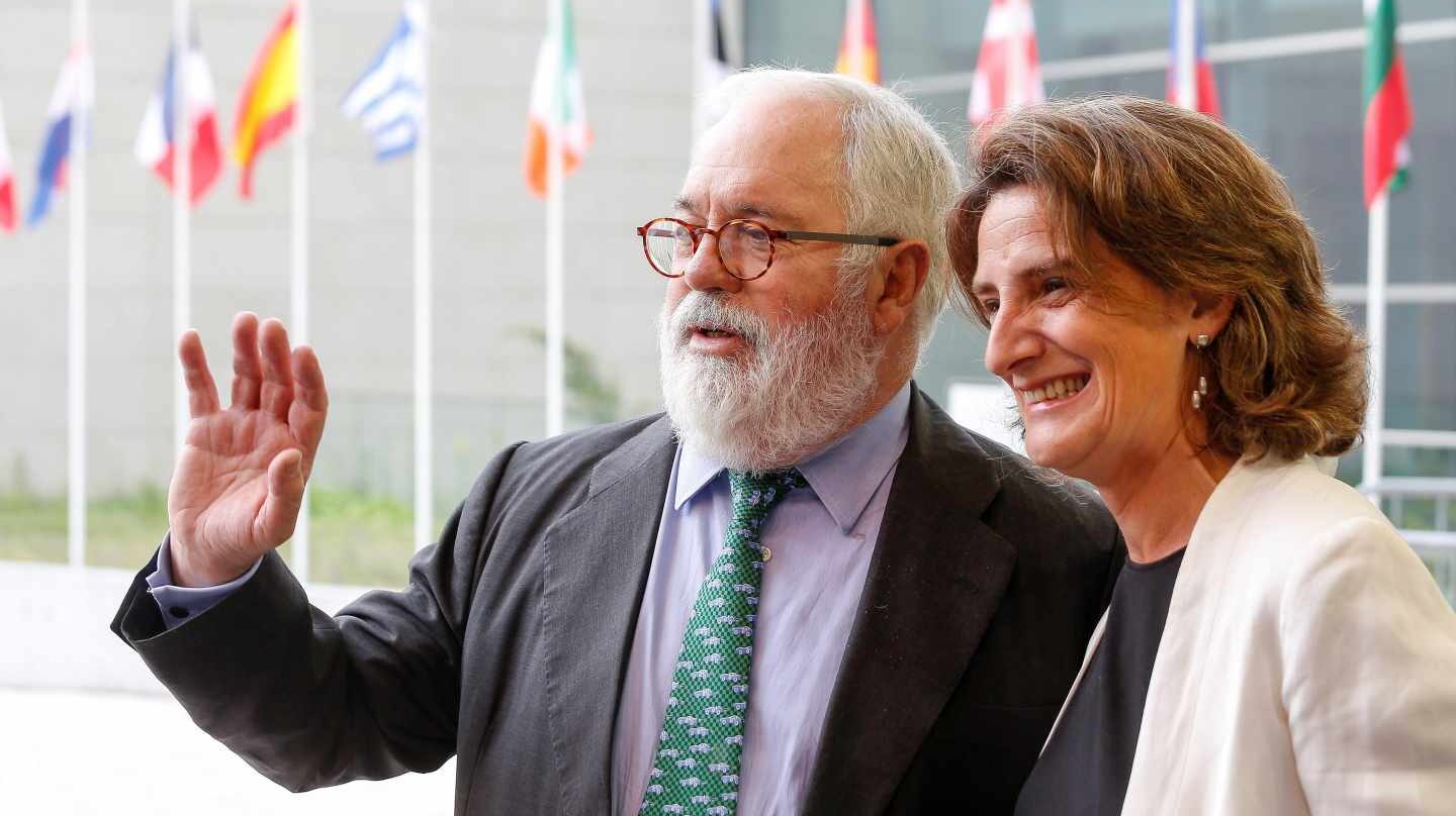 El comisario europeo de Energía y Acción Climática, Miguel Arias Cañete, y la ministra de Transición Ecológica, Teresa Ribera.