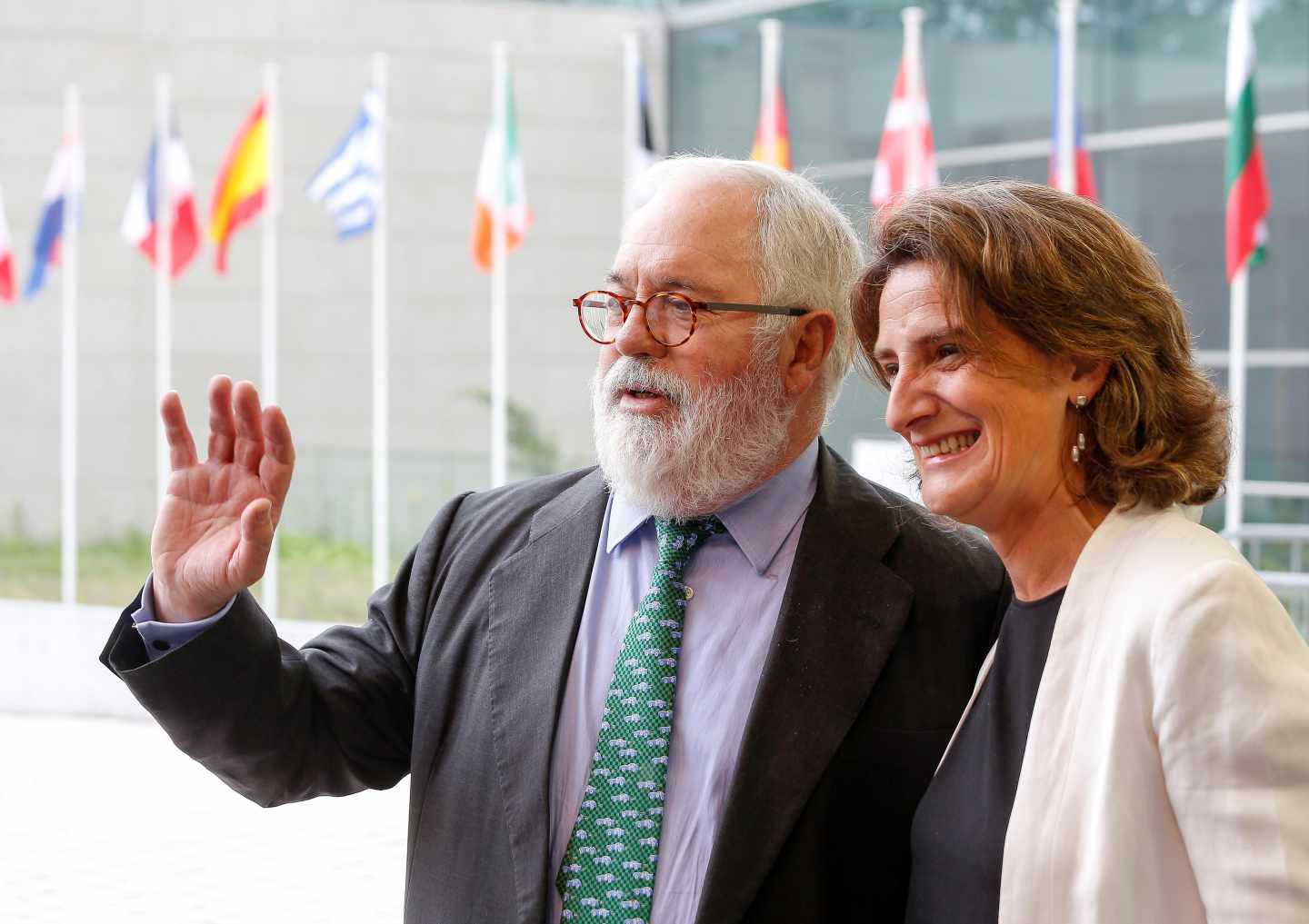 El comisario europeo de Energía y Acción Climática, Miguel Arias Cañete, y la ministra de Transición Ecológica, Teresa Ribera.