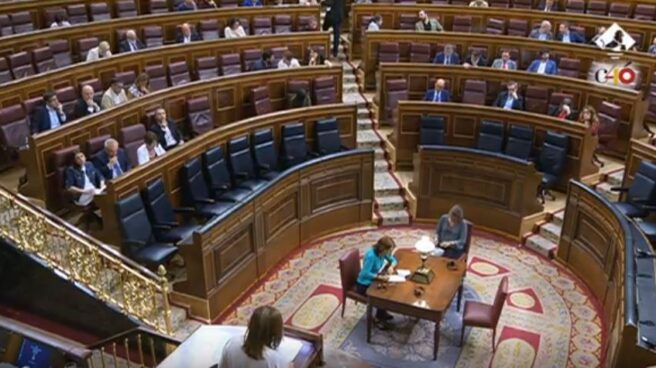 congreso_vacio_nuevo_gobierno La banca del Ejecutivo, vacía en el primer pleno del nuevo Gobierno.