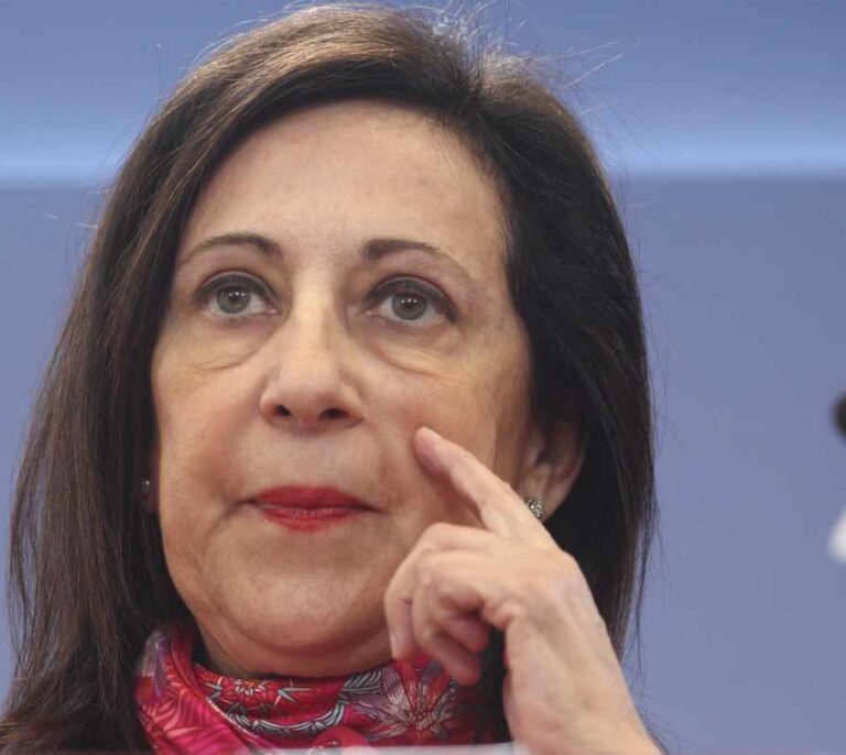 Robles amenaza a Torra con utilizar "todos los medios" de la ley contra los que alienten la violencia