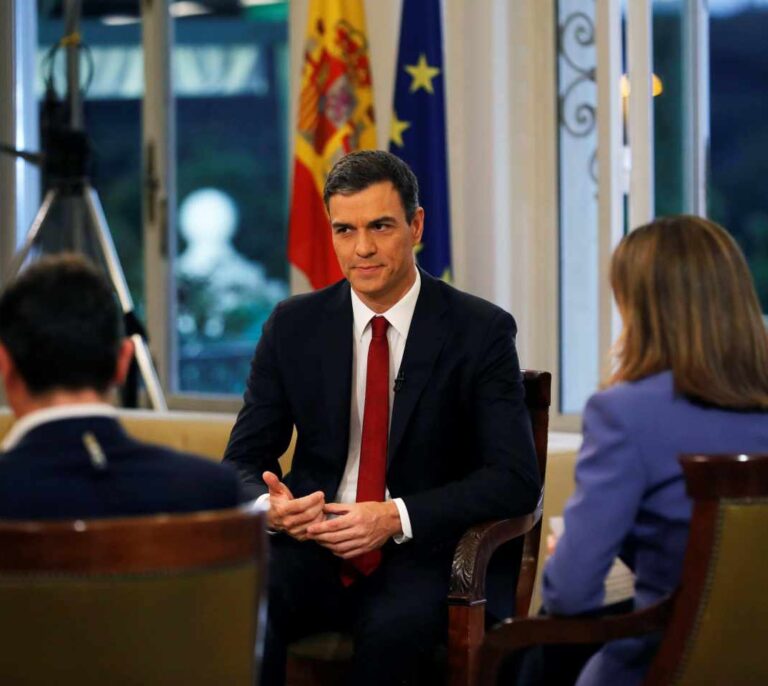 Pedro Sánchez agotará la legislatura y llevará a los presos separatistas a Cataluña