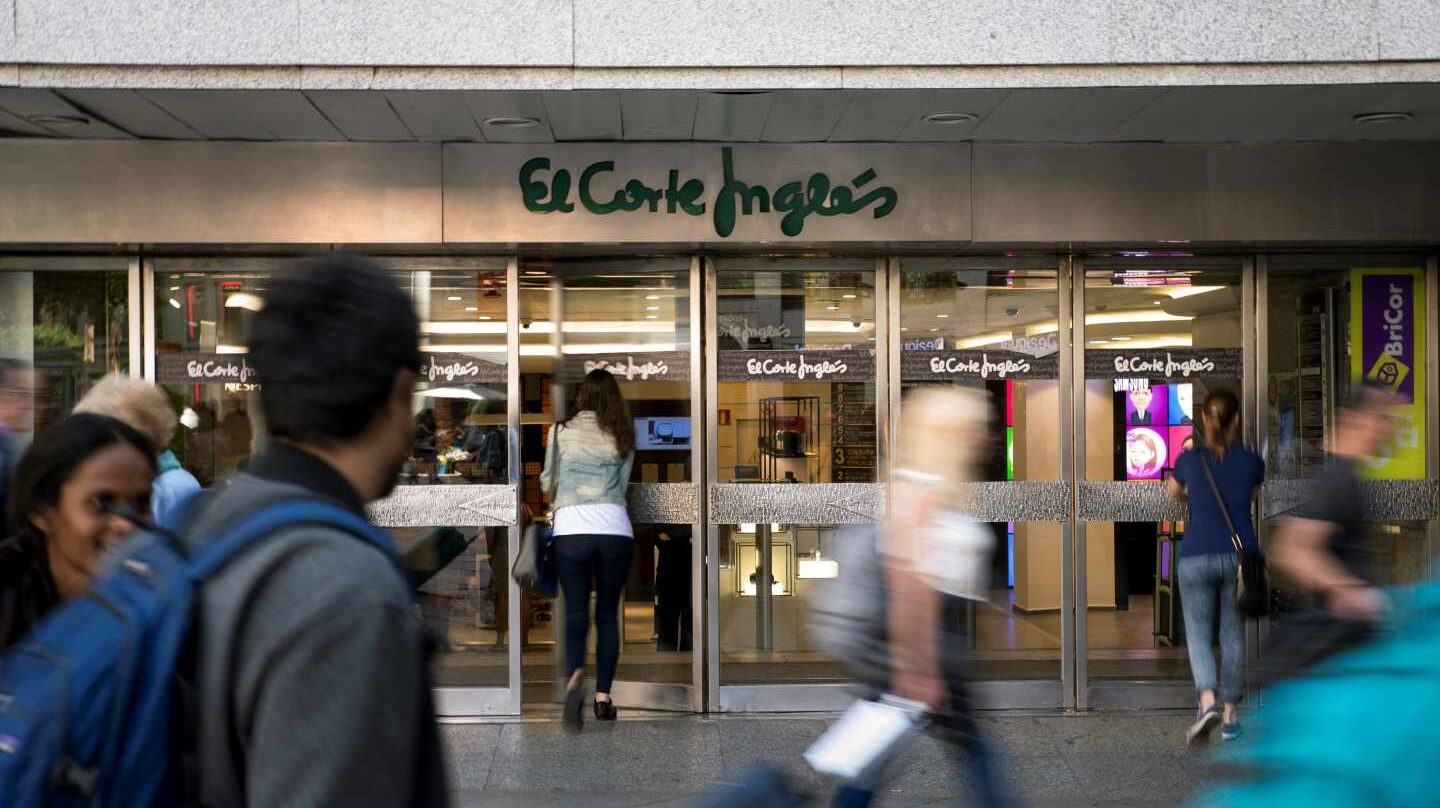 Fachada de un centro del Corte Inglés en Madrid.