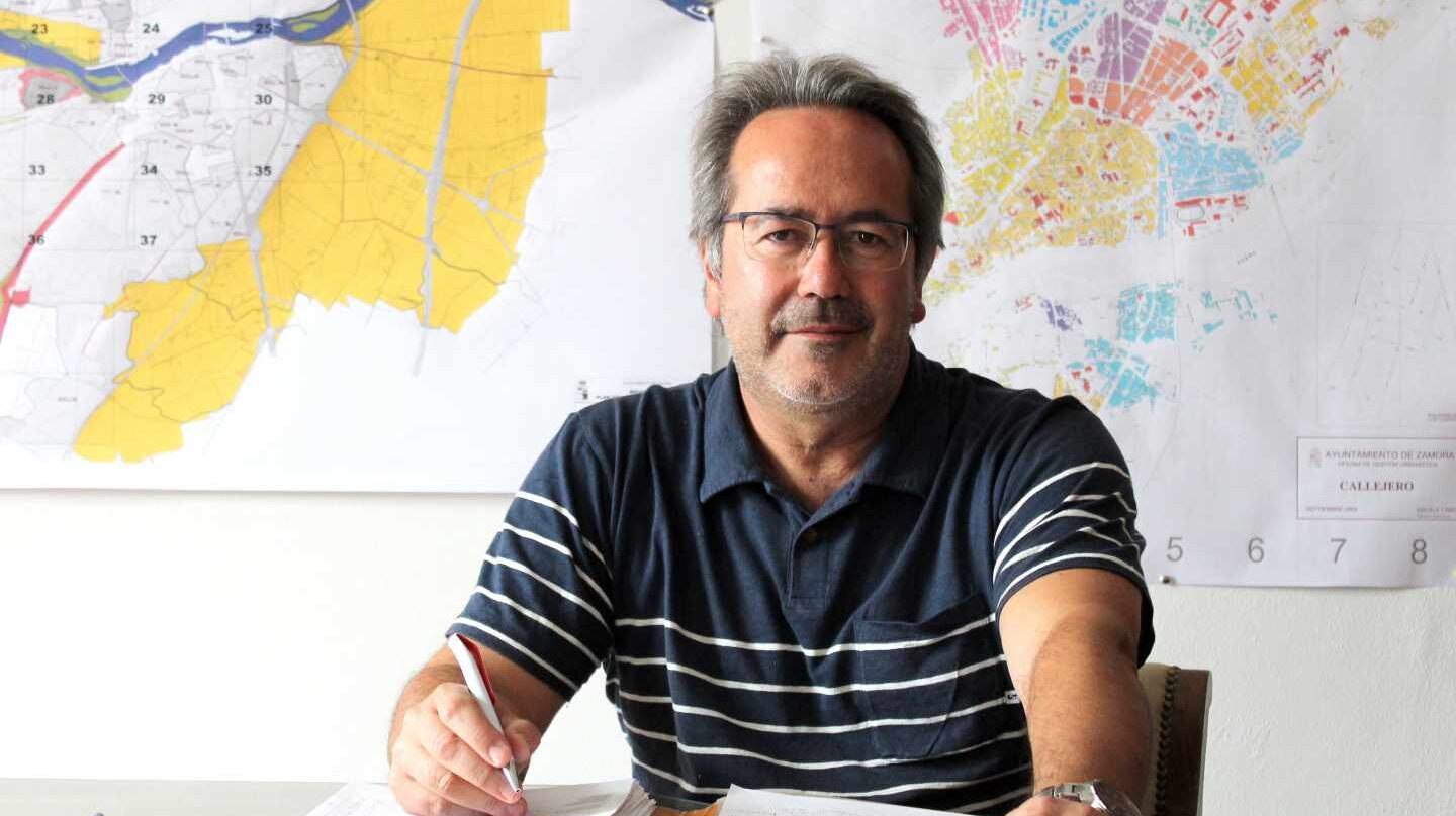 Paco Guarido, alcalde de Zamora, en su despacho.