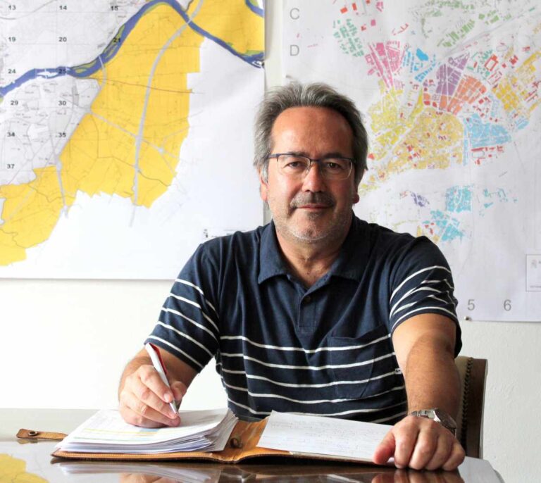 "IU está debilitada, entregada a Podemos y con menos militantes"