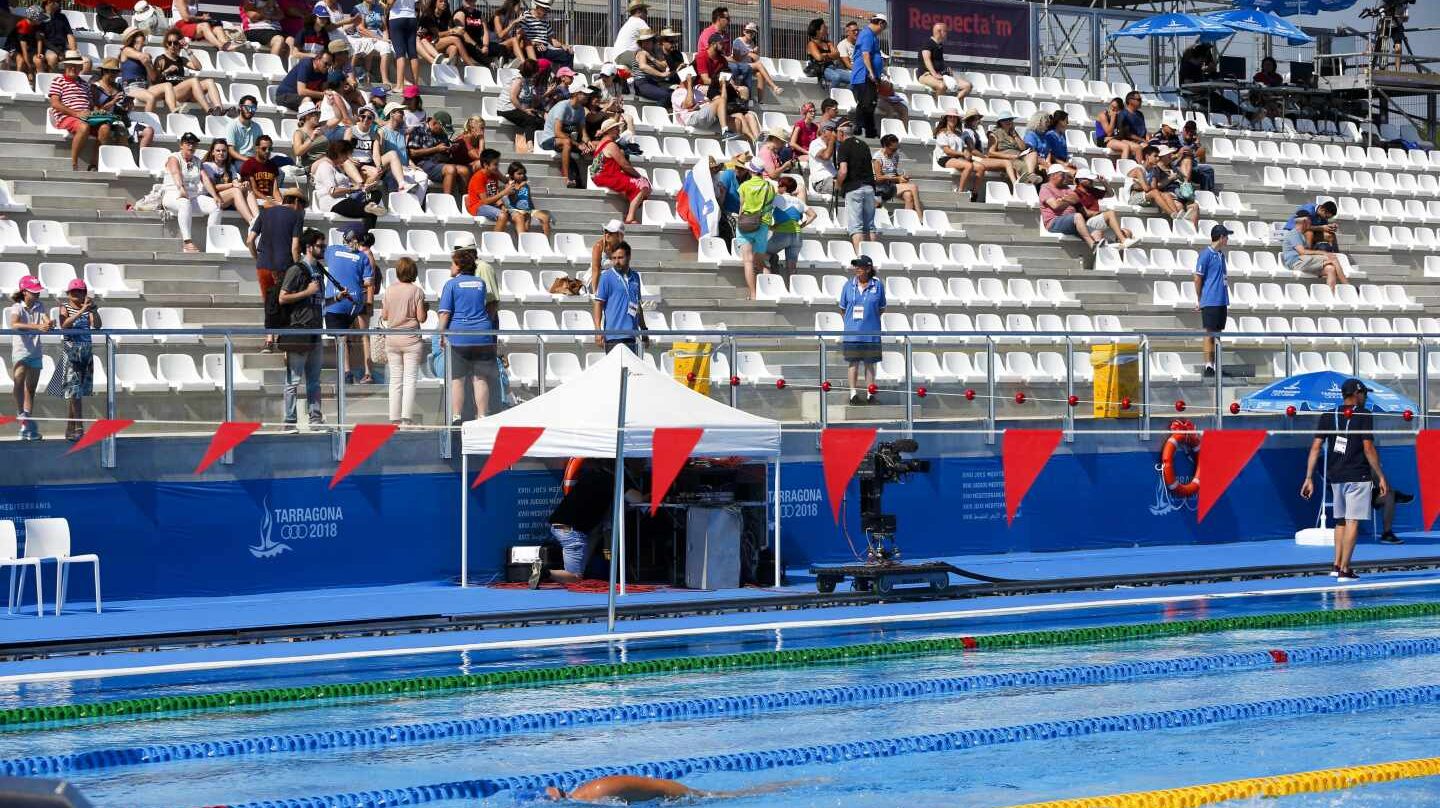 Gradas prácticamente vacías durante las finales de natación en los Juegos Mediterráneos de Tarragona 2018.
