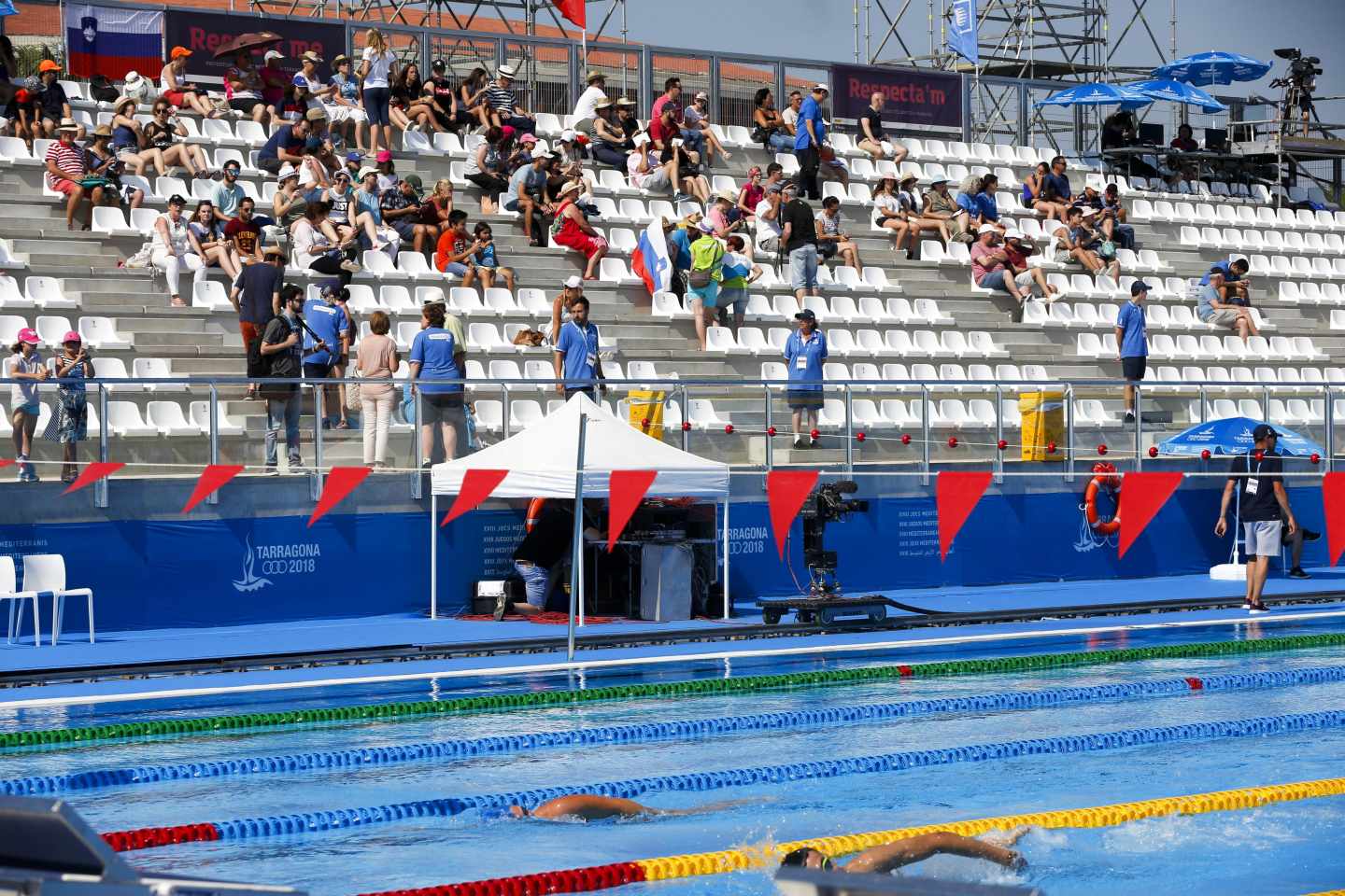 Gradas prácticamente vacías durante las finales de natación en los Juegos Mediterráneos de Tarragona 2018.